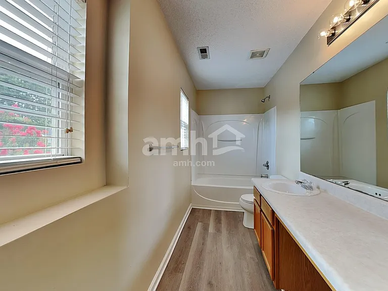 1053 Kings Mountain Ln — Photo 12