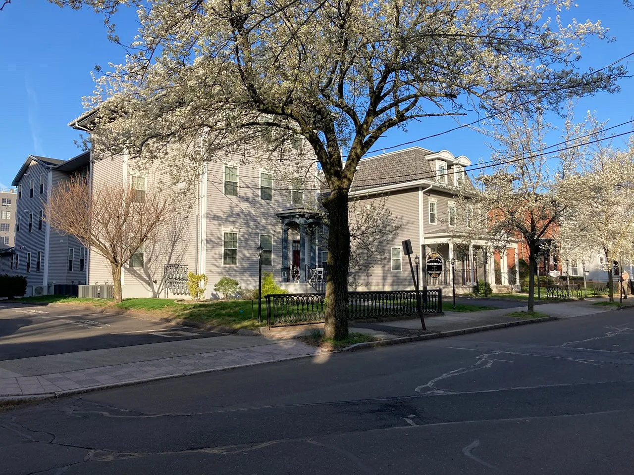 12 Trumbull St — Photo 1
