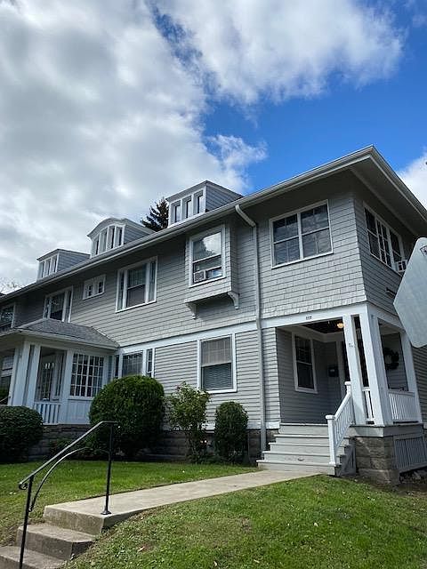 Beautiful and quiet Pinnacle Hill neighborhood full of well maintained residences and tree-lined streets and sidewalks.