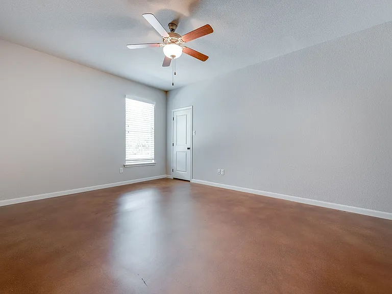 2538 S University Dr — Photo 2