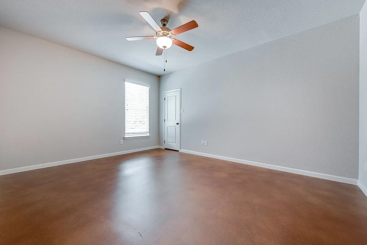 Building Photo - 2538 S University Dr