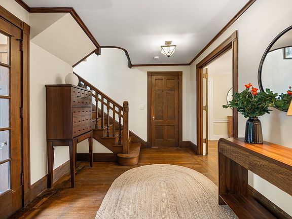 3rd image of 34 Hancock Ave