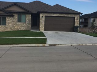 9041 Mohave Dr, Lincoln, NE 68516