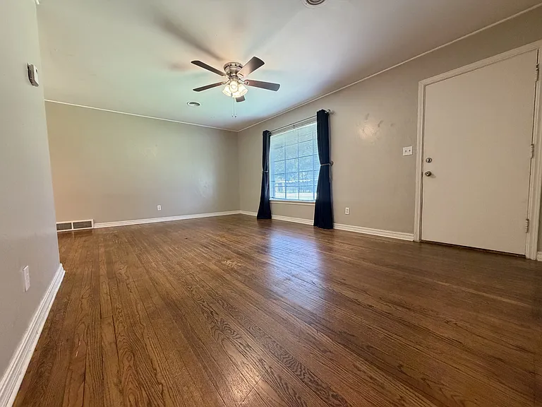 1722 Mattern Dr — Photo 2