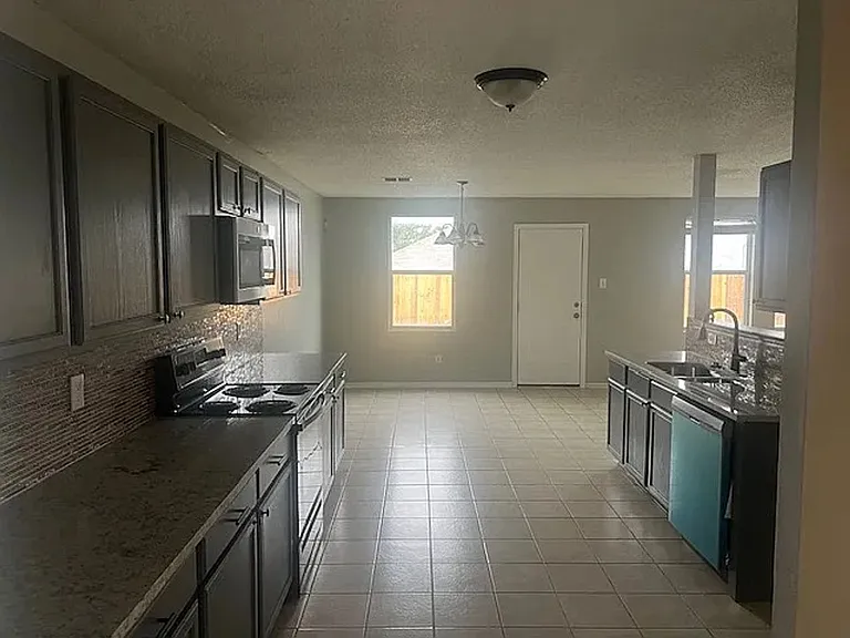 2021 W Grove Ln — Photo 13