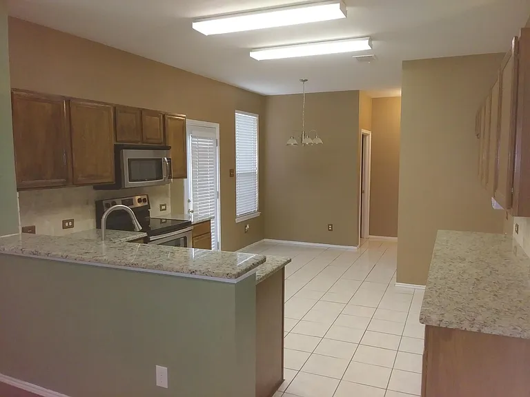 10506 Greenbriar Ln — Photo 7