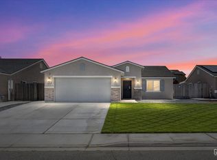 6003 Warren Ridge Dr, Bakersfield, CA 93313