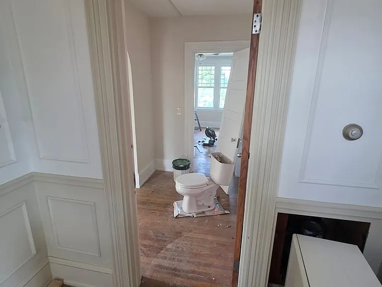 1858 Guernsey Ave — Photo 18