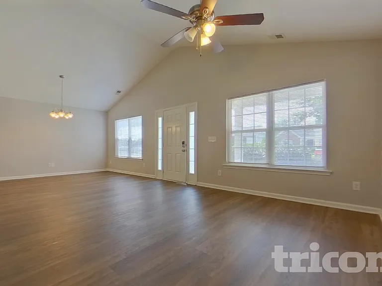 180 Riglaw Cir — Photo 2