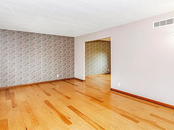 5th image of 8811 Gunpowder Dr