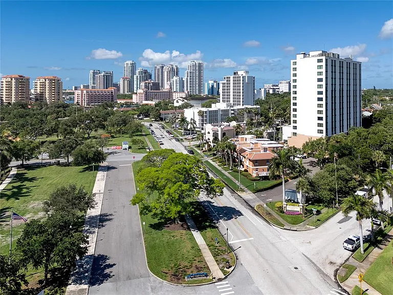 920 N Shore Dr NE — Photo 47