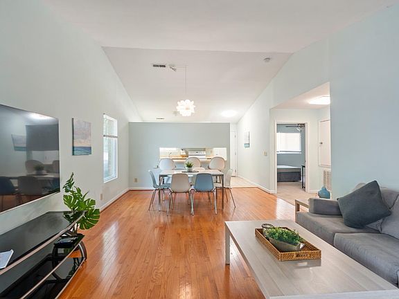 4th image of 201 Howell St APT 400A