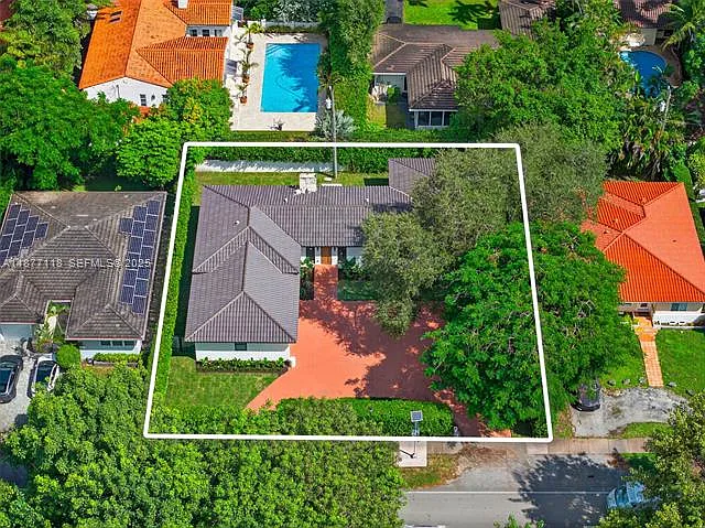 635 Bird Rd — Photo 24