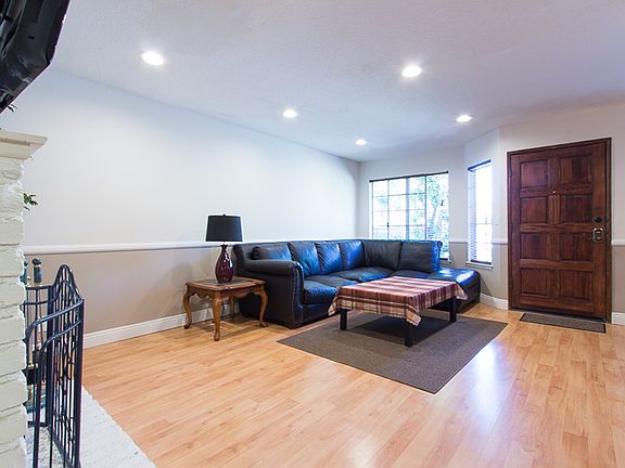 4th image of 20921 Community St APT 13