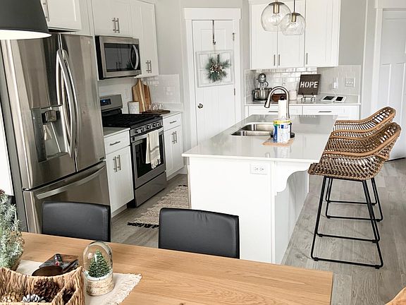 Kitchen / dining area