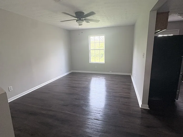 127 Karen Ct — Photo 1