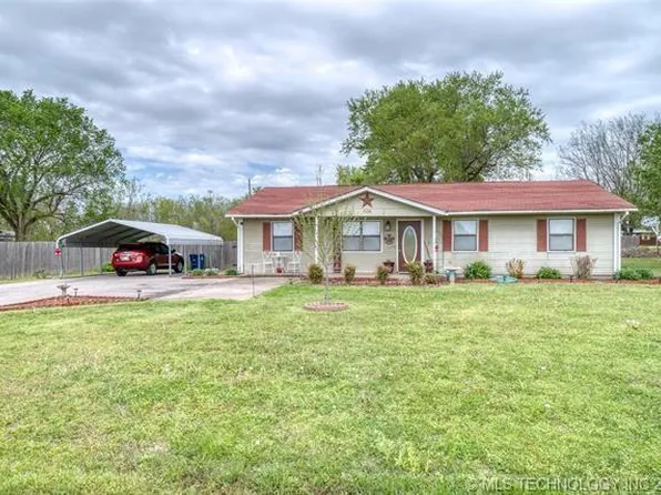 608 W Galer Ave, Nowata, OK 74048
