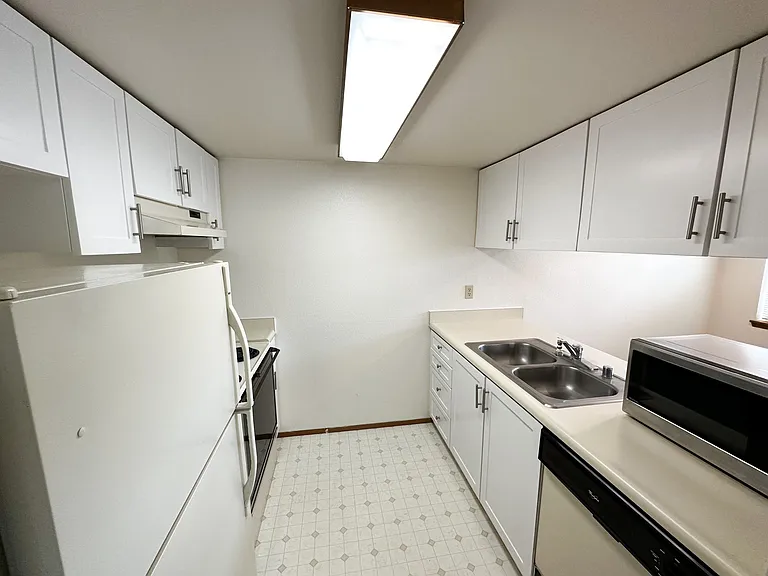4011 Whitman Ave N #101 — Photo 5