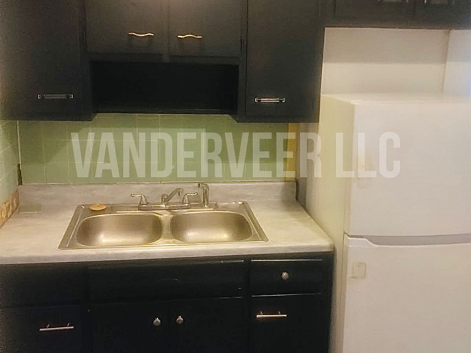 1st image of 225 Vanderveer St #3