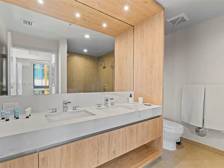 11 NE 6th St #1601 — Photo 24