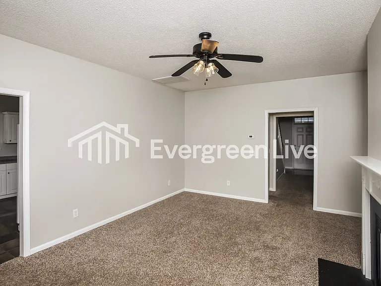 306 Castleburg Ln — Photo 4