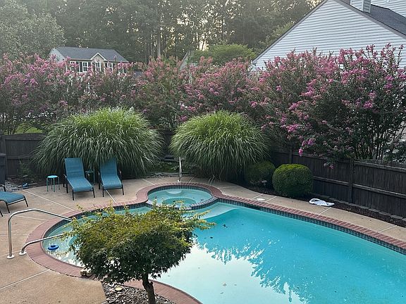 3rd image of 6425 Royal Oaks Dr