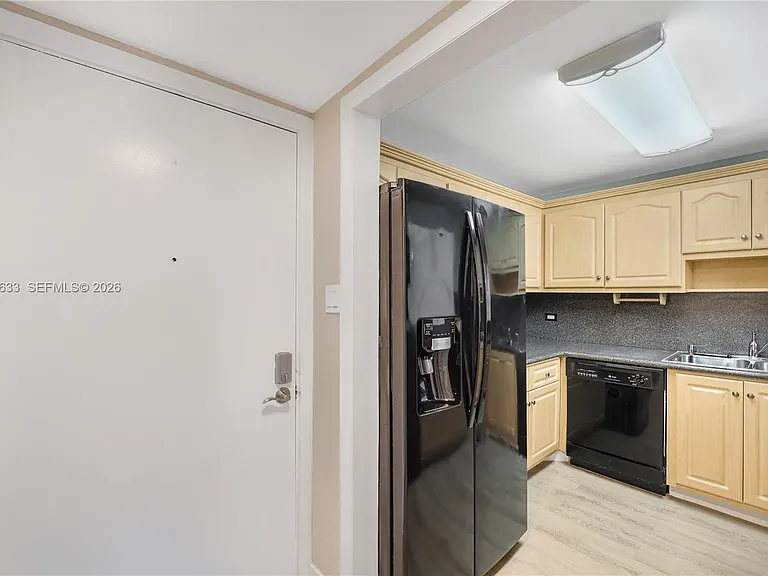 10425 SW 112th Ave #103 — Photo 6