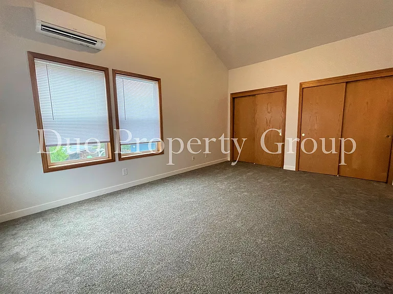 606 S 41st Ct — Photo 11