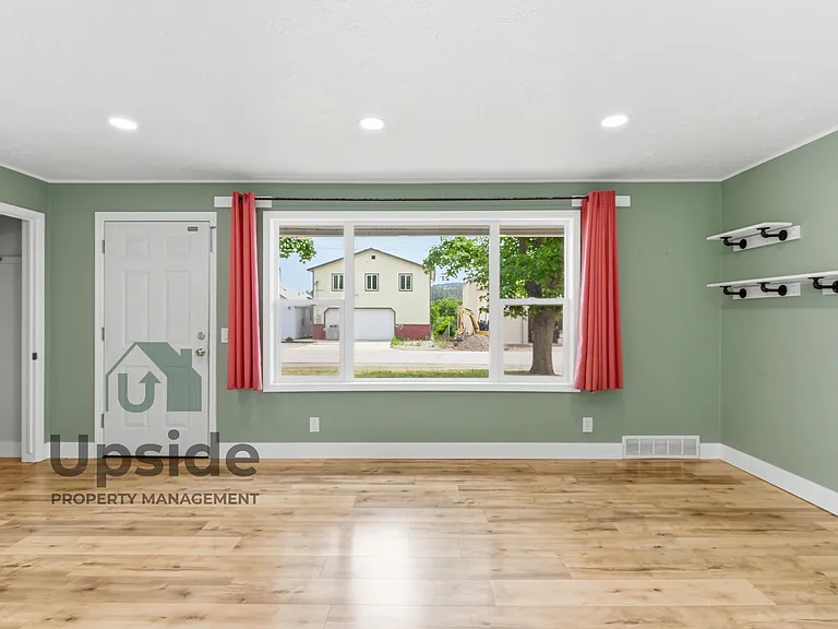 8719 E Valleyway Ave — Photo 5