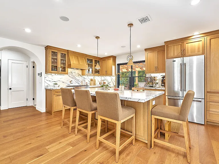 3435 S Bentley Ave — Photo 8