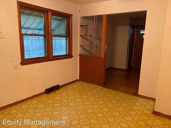 3rd image of 469 N Glenellen Ave