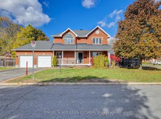 26 Carleton Cathcart St, Ottawa, ON K2S1M7