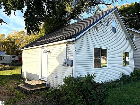 2nd image of 106 Webster St