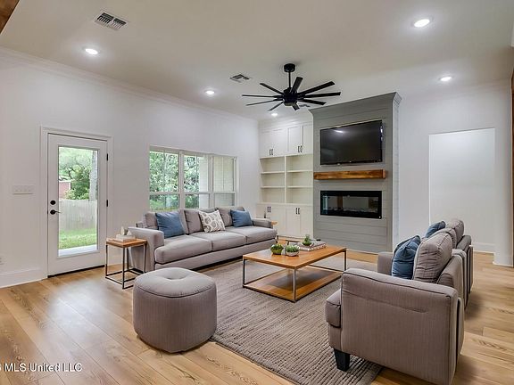 2nd image of 5586 Diamondhead Dr E