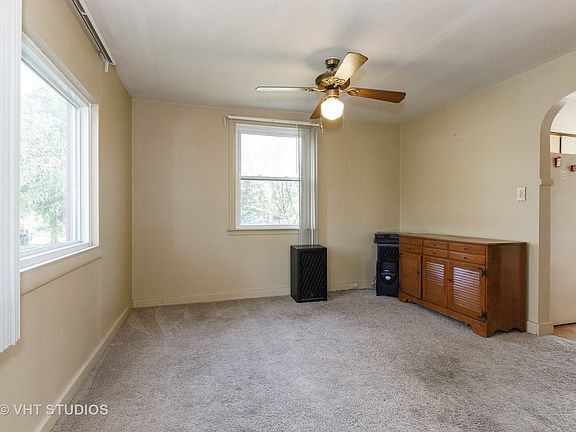 5th image of 223 W Chicago Ave