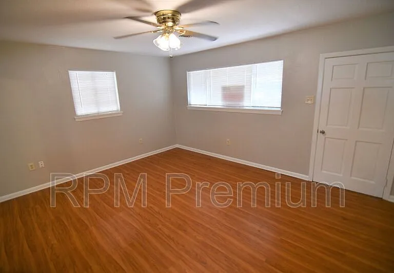 2424 Toledo St — Photo 5