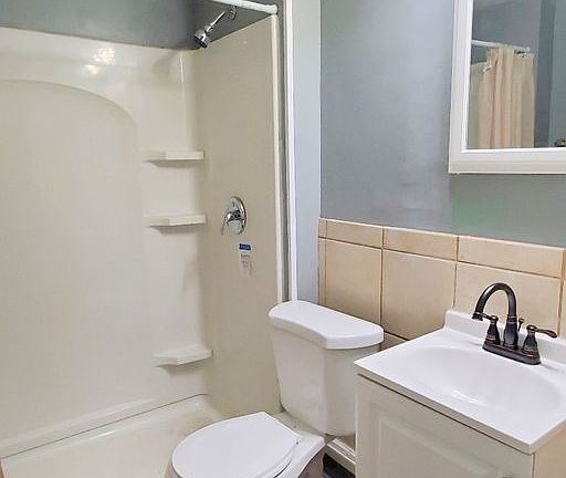 3rd image of 709 E 131st St #1