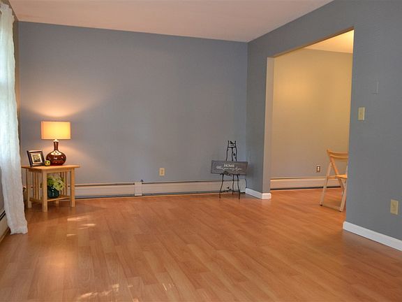 3rd image of 13 Heritage Ln