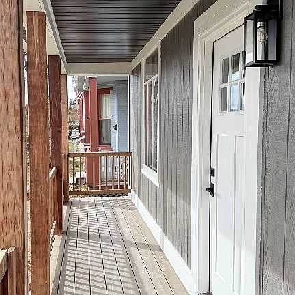 3rd image of 905 W Copper St