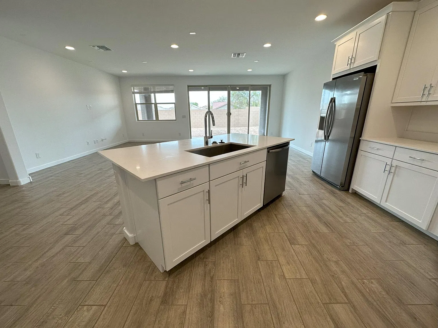 4 bed, 2264 sqft, $2,700 — Photo 4