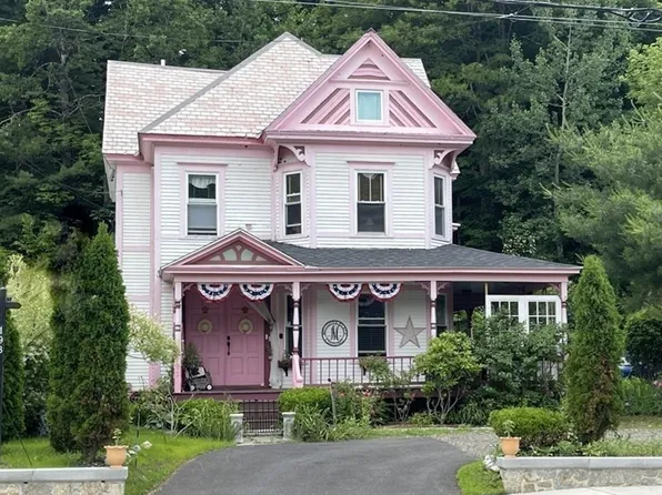 193 Main St, Charlemont, MA 01339