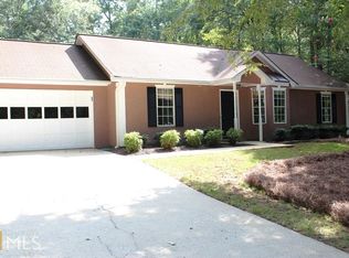 85 Apache Pointe Dr, Senoia, GA 30276