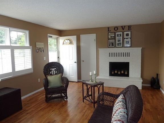 3rd image of 1676 Hillcrest Dr