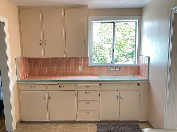 5th image of 7 Ridge Cir