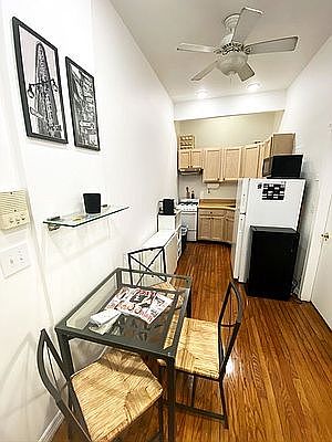 2nd image of 531 E 11th St APT 1A