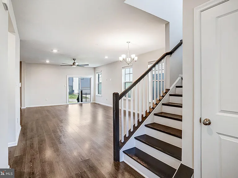404 Constellation Ln — Photo 2