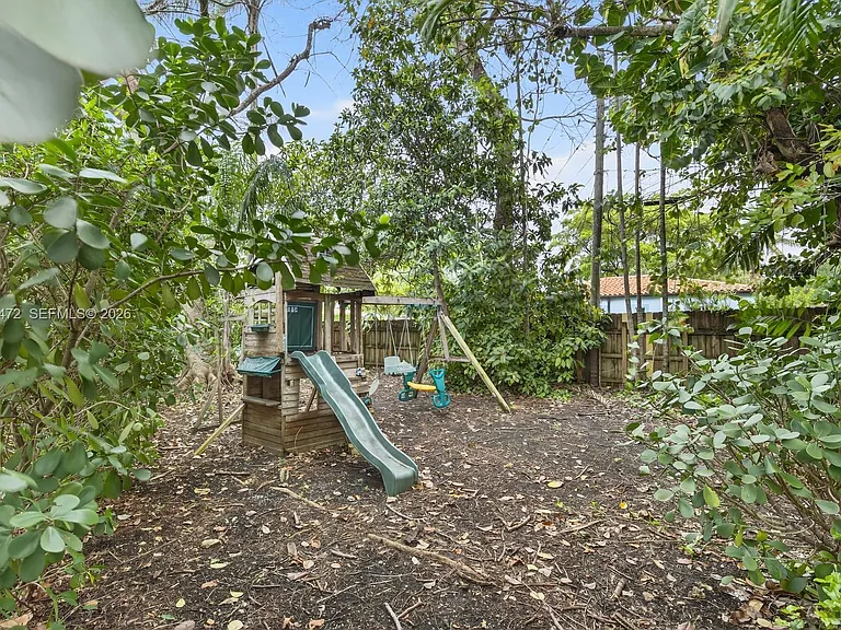6395 SW 42nd Ter — Photo 10