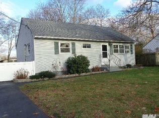 202 Mark Tree Rd, Centereach, NY 11720