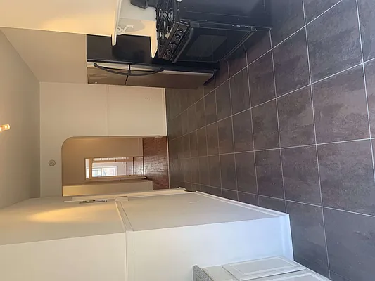 Rented by Flatiron Real Estate Advisors LLC | media 33