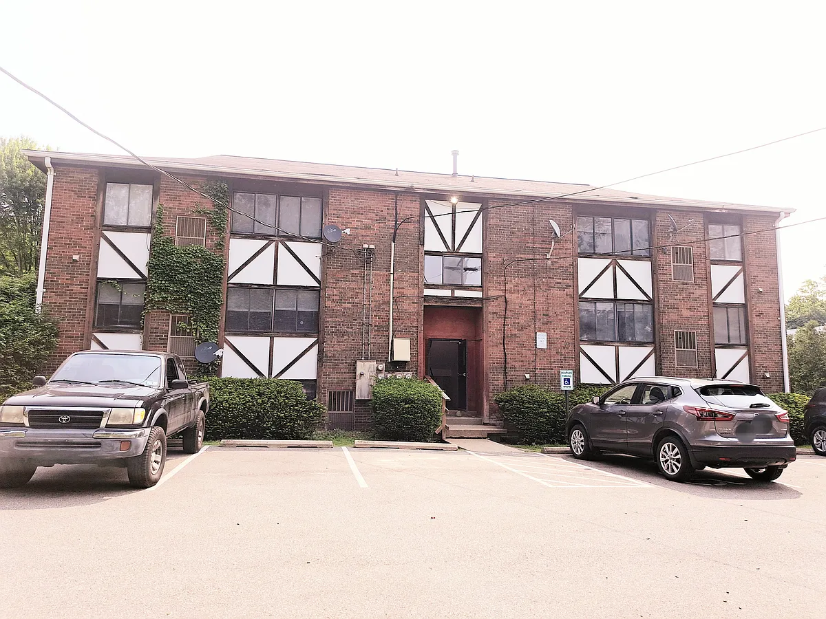 Building Photo - 531 Perry Hwy #12